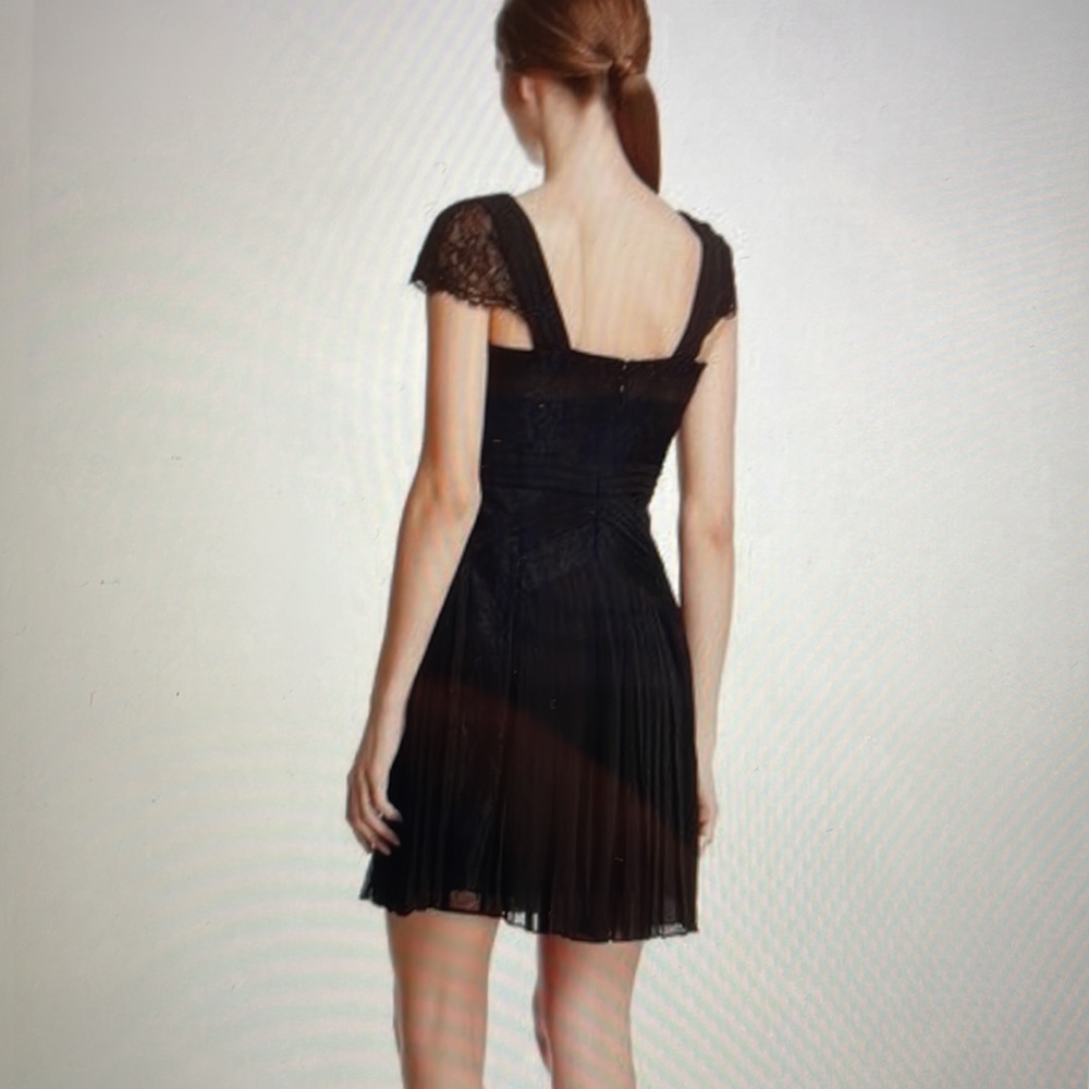 NWT BCBG ‘Aris’ black lace cocktail dress size 6 - Picture 5 of 8
